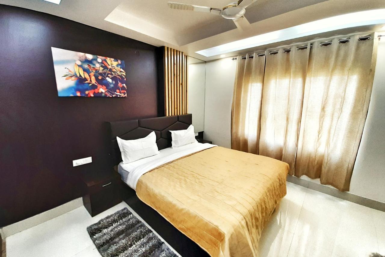 Hotel Aerocity Purple Orchid New Delhi Exterior photo