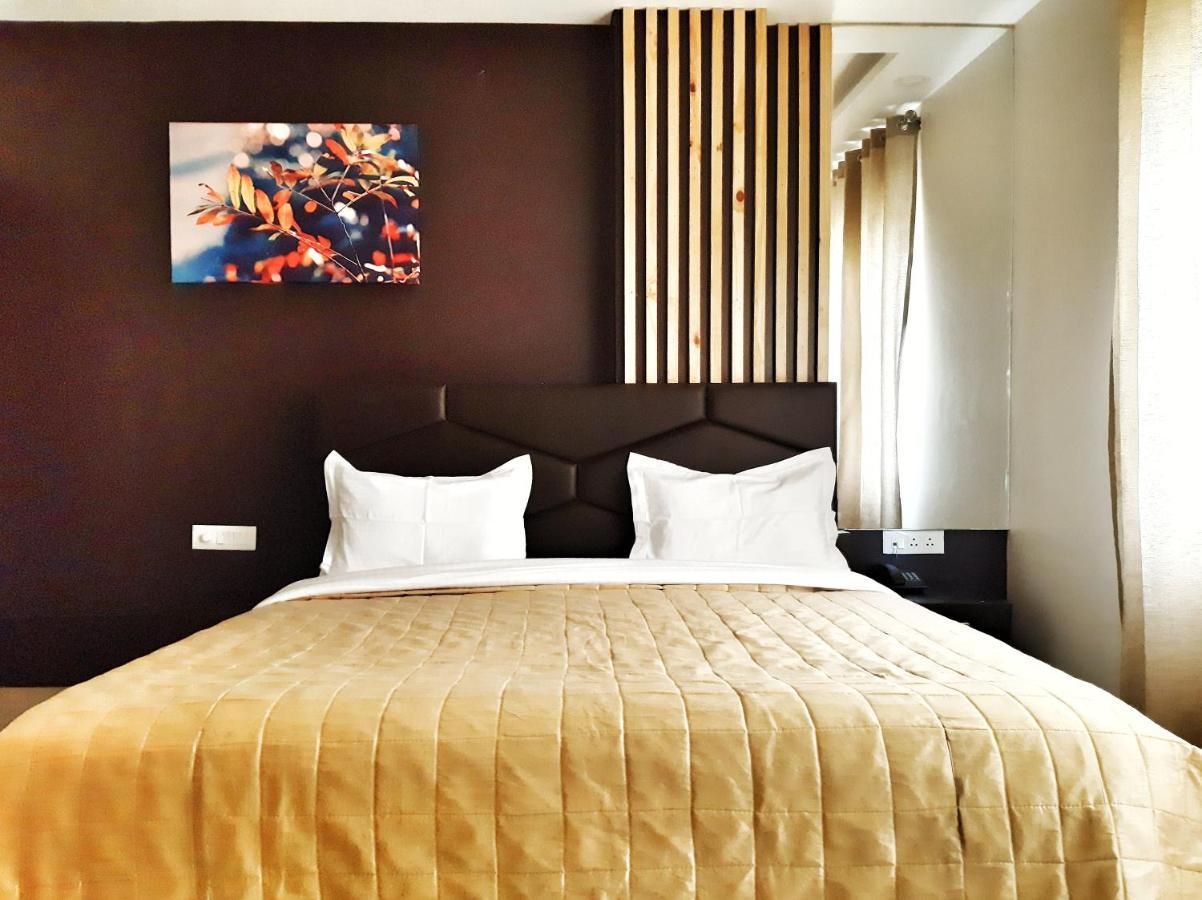 Hotel Aerocity Purple Orchid New Delhi Exterior photo