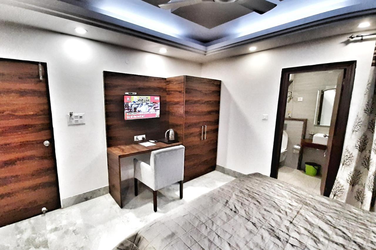 Hotel Aerocity Purple Orchid New Delhi Exterior photo